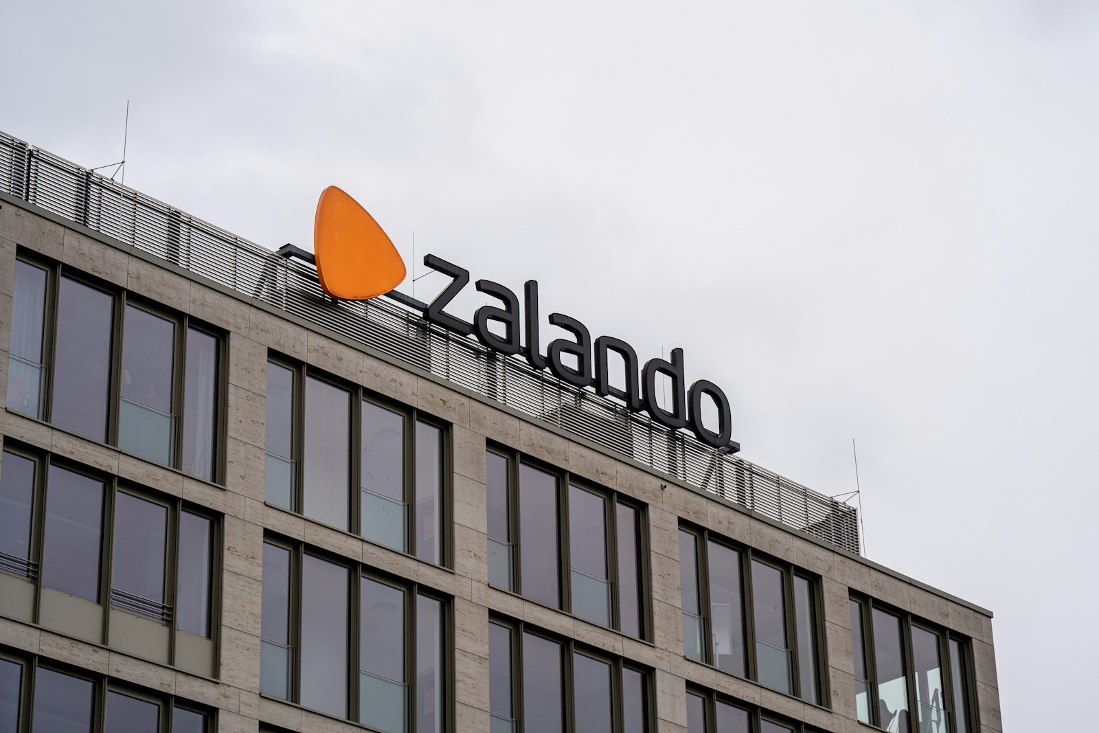 Zalando lounge jak długo trwa proces zwrotu i ile dni czekania?
