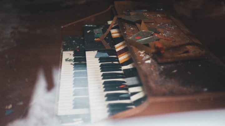 Narzędzia AI do tworzenia muzyki: Jak zacząć przygodę z generowaniem dźwięków?