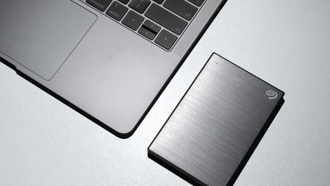 Kopia zapasowa danych – kompleksowy poradnik jak bezpiecznie chronić swoje pliki z komputera i telefonu