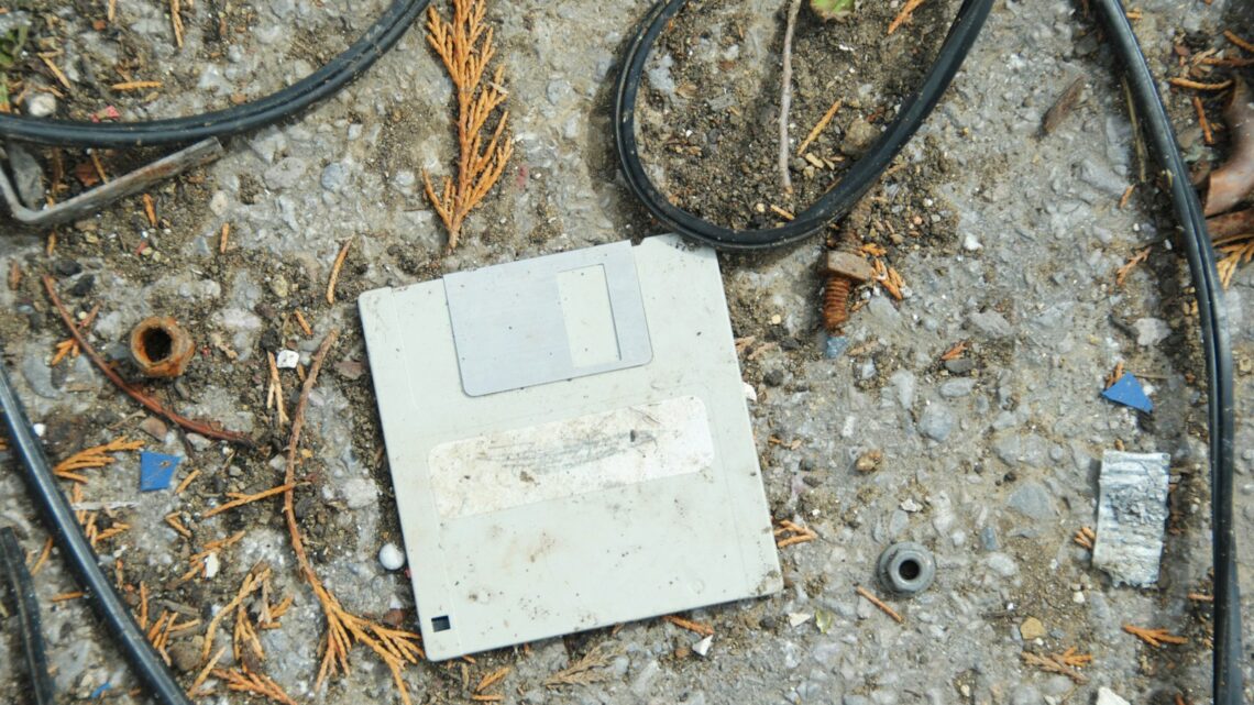 Dlaczego dyskietki 3,5” wciąż istnieją? Stara technologia, która nie chce umrzeć