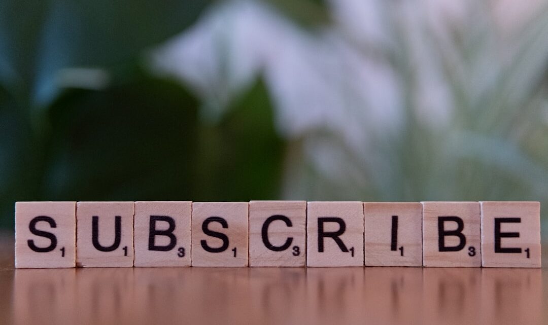 Jak skutecznie zarządzać subskrypcjami usług streamingowych i unikać niechcianych opłat?