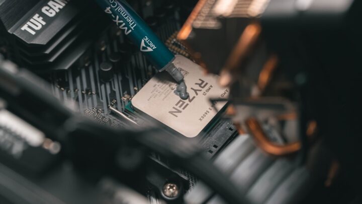 Złóż własny komputer gamingowy: Kompletny poradnik krok po kroku od wyboru komponentów do pierwszego uruchomienia