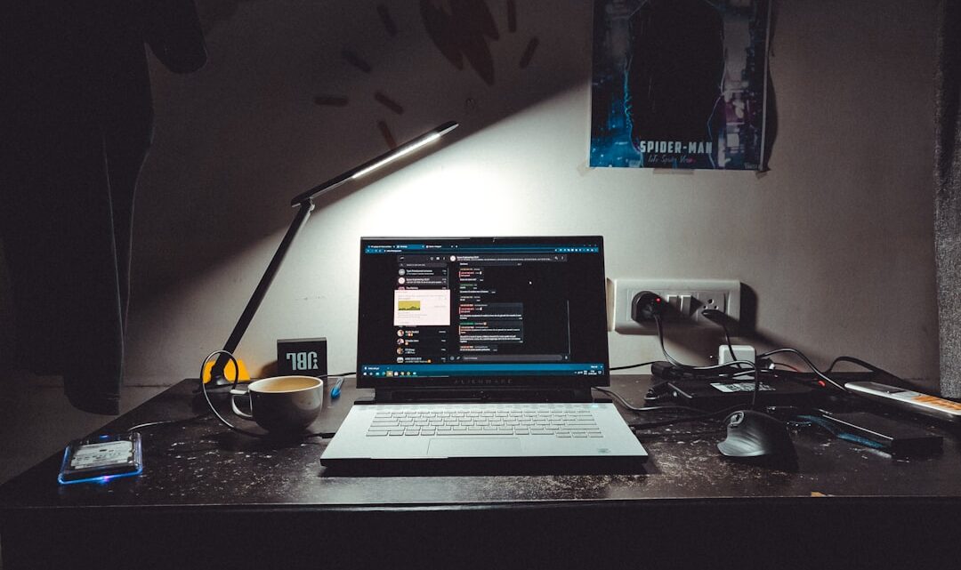 Jak efektywnie korzystać z trybu ciemnego (dark mode) w aplikacjach i systemach Windows/Android, aby oszczędzić baterię i zmniejszyć zmęczenie wzroku?