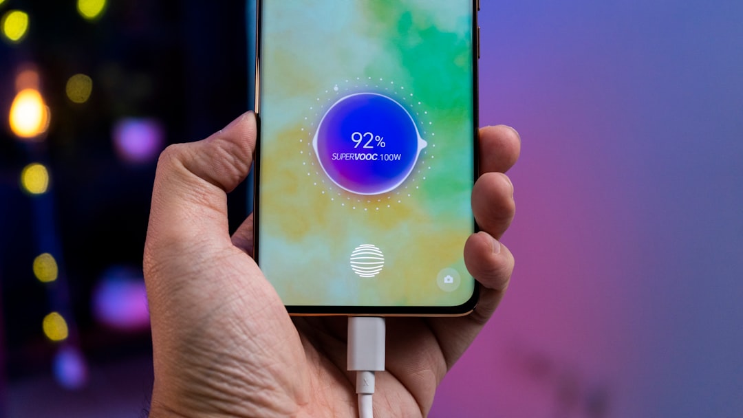 Jak efektywnie zarządzać baterią w smartfonie z Androidem po aktualizacji? Porady dotyczące optymalizacji i oszczędzania energii. (Kategorie: Android, Telefony, Life hack)