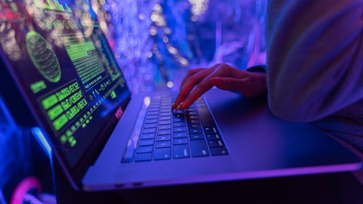 Jak rozpoznać i chronić się przed atakami ransomware: Praktyczny przewodnik po prewencji, kopii zapasowej i odzyskiwaniu danych