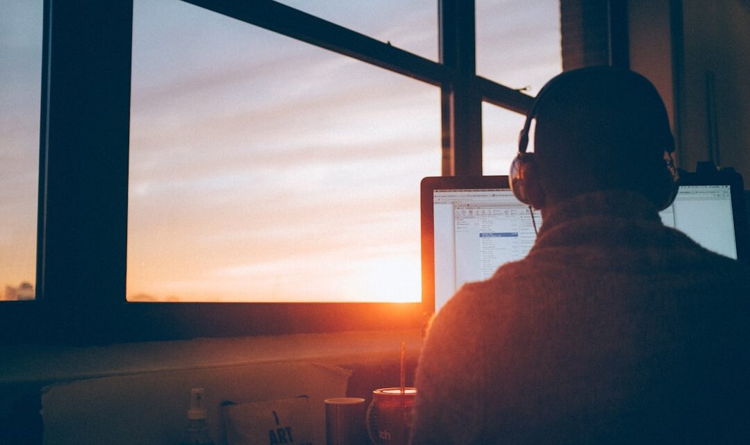 Jak skonfigurować system Windows do pracy zdalnej: Narzędzia, bezpieczeństwo i produktywność