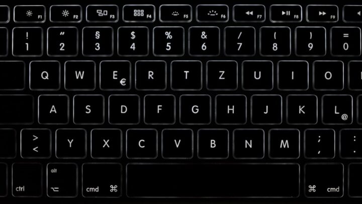 Klawiatura: Jak naprawić najczęstsze problemy z klawiaturą w laptopie (nie działające klawisze, zacinanie, błędy)? Kompletny poradnik.