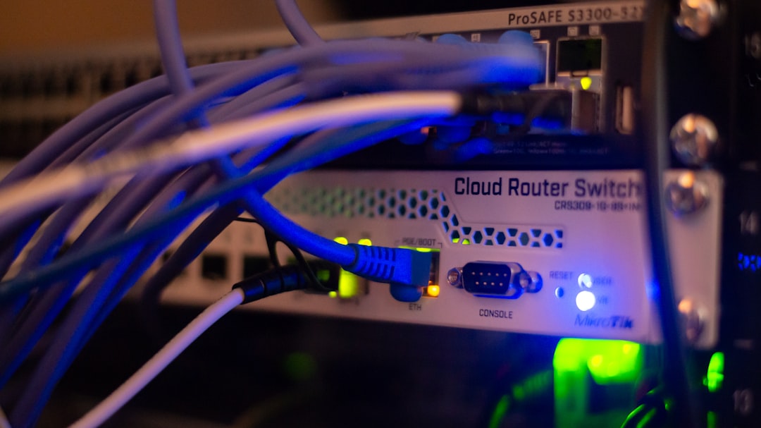 Podstawy networkingu w IT: Jak działają protokoły TCP/IP i DNS w praktyce?