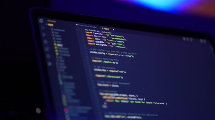 Visual Studio Code: Niezbędne rozszerzenia i skróty klawiszowe dla efektywnego programowania – zwiększ swoją produktywność.