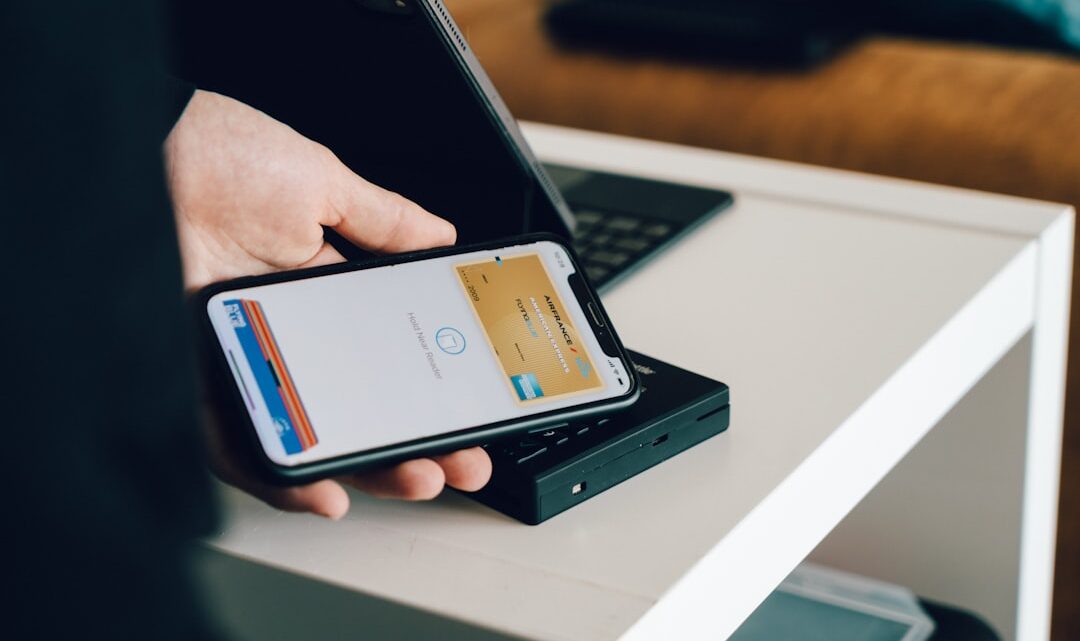 Co to jest i jak działa technologia NFC w smartfonach? Praktyczne zastosowania i porady dla użytkowników Android i iOS.