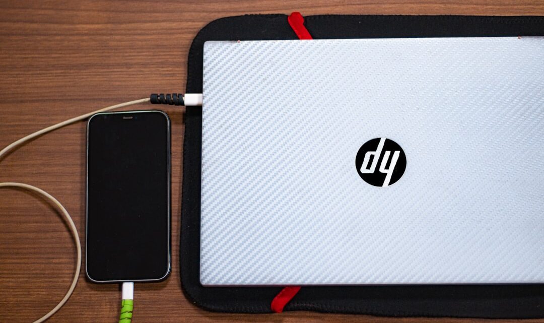 Jak dbać o baterię w starszych laptopach? Porady dotyczące optymalizacji, ładowania i konserwacji dla przedłużenia żywotności.