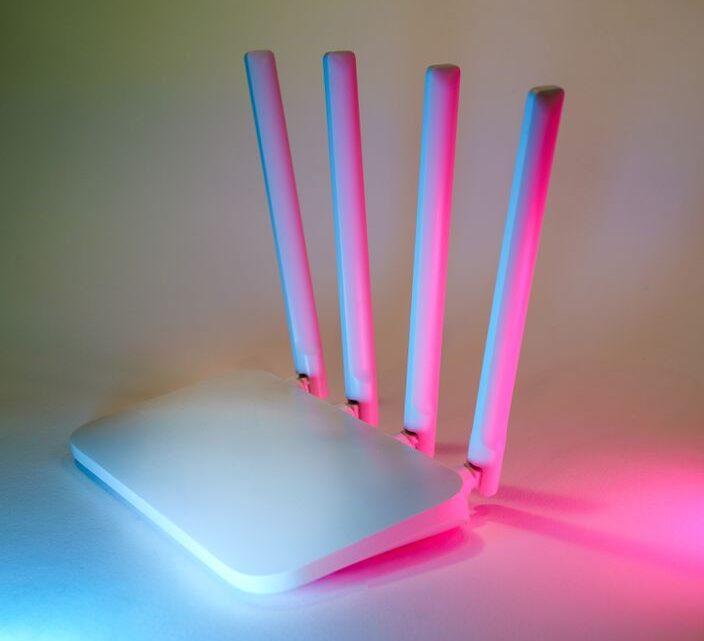 Jak skonfigurować sieć WiFi Mesh dla dużych domów i mieszkań: Rozwiązania eliminujące martwe strefy i zapewniające stabilne połączenie