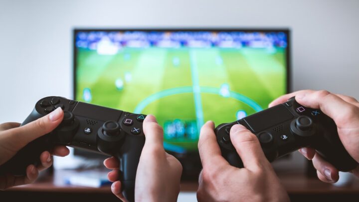Optymalizacja sieci domowej dla graczy: Jak zredukować lagi i poprawić stabilność połączenia w grach online na PC i konsolach?