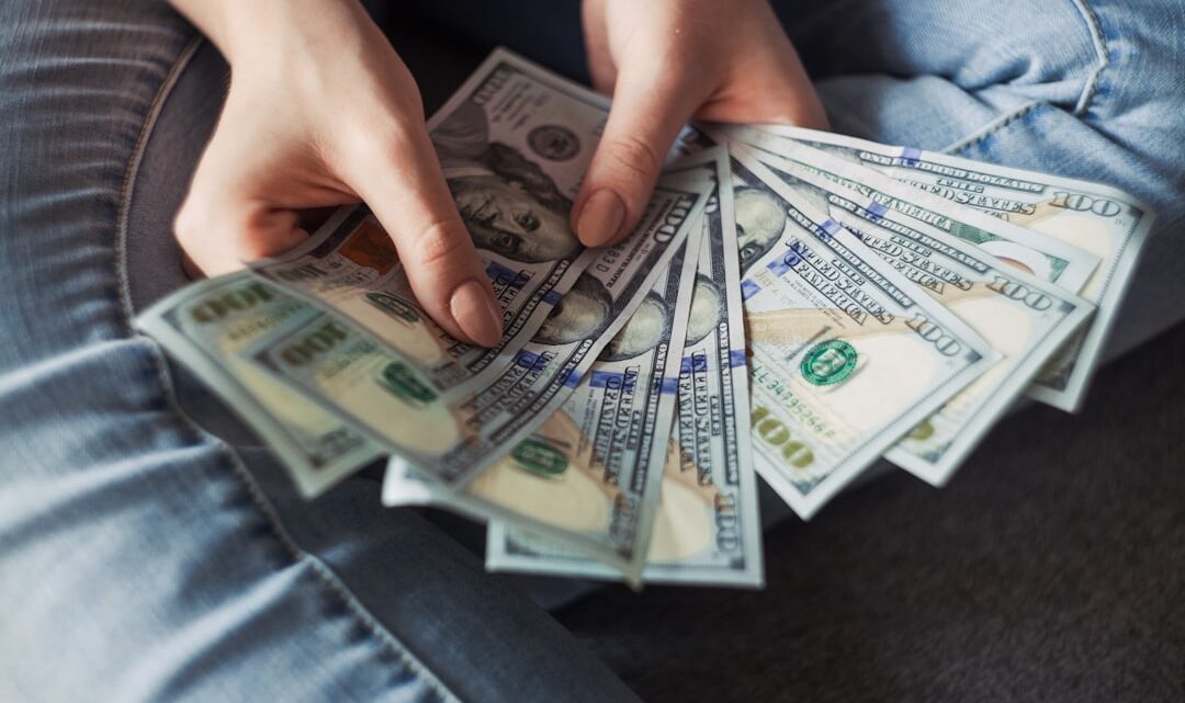Zarządzanie finansami na uczelni: Jak studenci mogą skutecznie budżetować i oszczędzać? Porady dotyczące studentów.