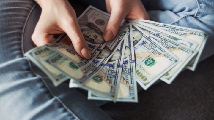 Zarządzanie finansami na uczelni: Jak studenci mogą skutecznie budżetować i oszczędzać? Porady dotyczące studentów.