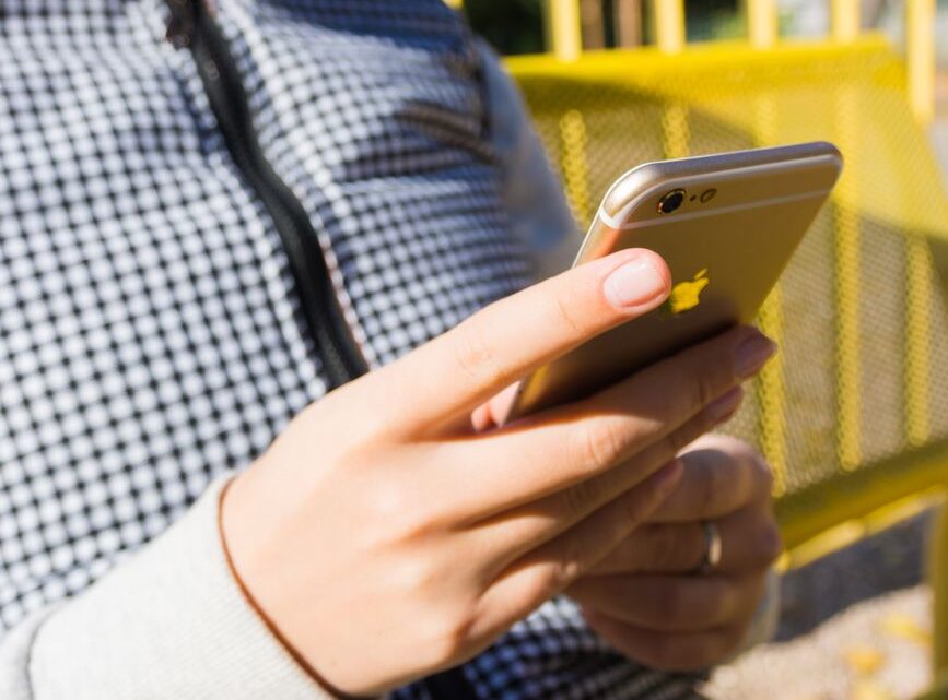 Jak bezpiecznie kupować i używać smartfonów z drugiego obiegu: Na co zwrócić uwagę przed zakupem i po nim?