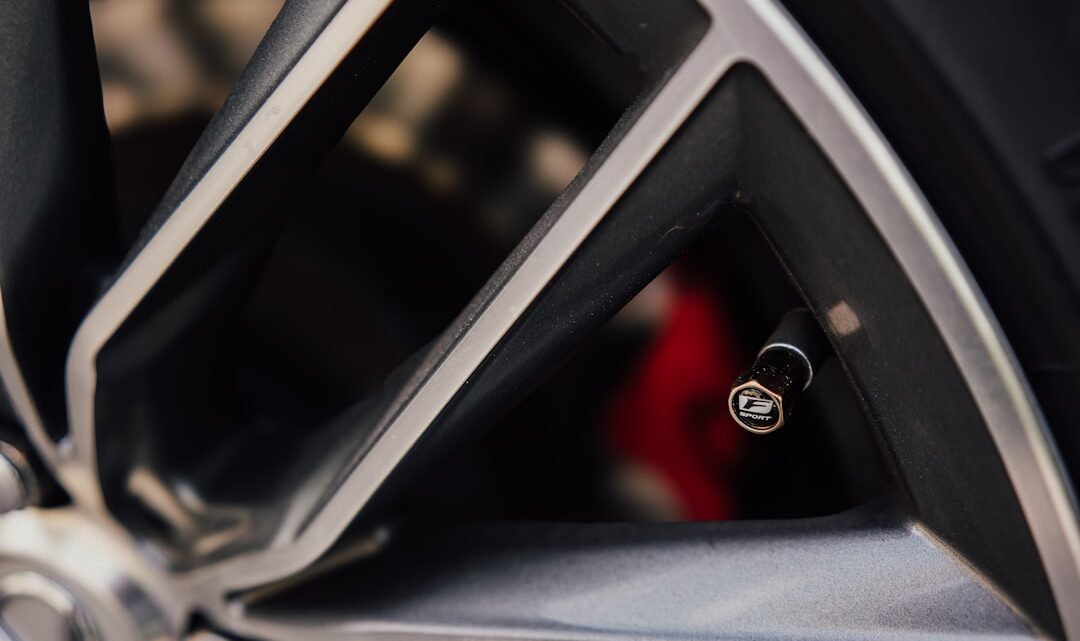 Jak wybrać i skonfigurować system monitoringu ciśnienia w oponach (TPMS) do samochodu?