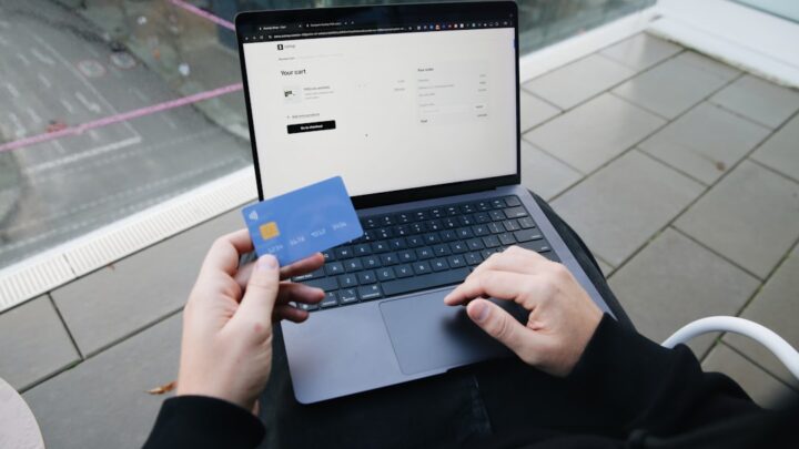 Jak zautomatyzować zarządzanie rachunkami i płatnościami online w bankowości elektronicznej?