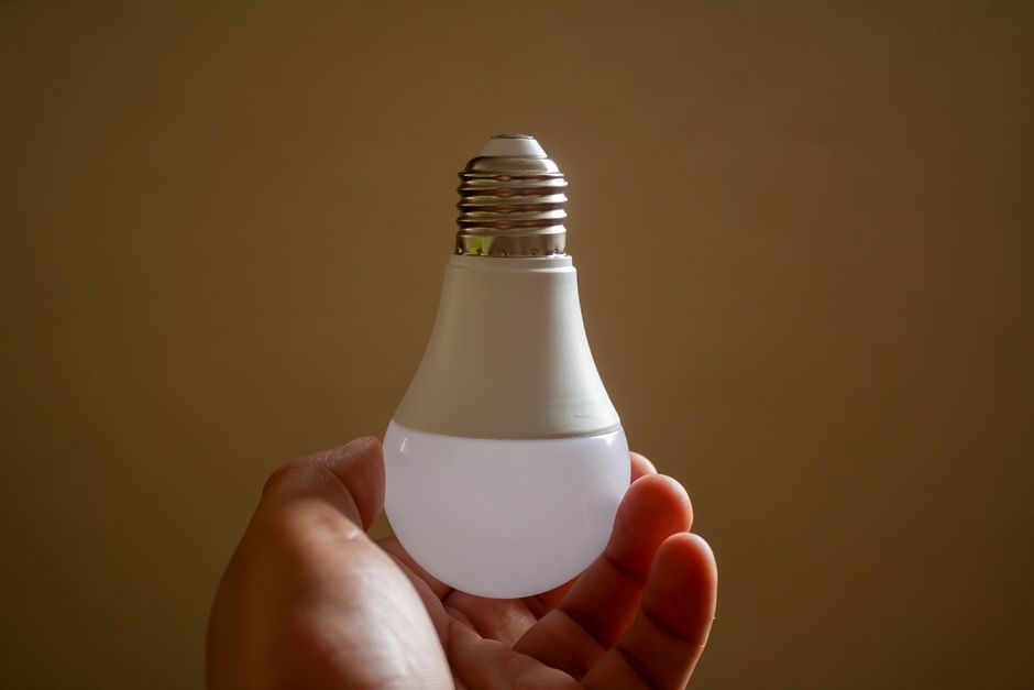 Optymalizacja inteligentnych urządzeń domowych pod kątem efektywności energetycznej w godzinach szczytu – Jak obniżyć rachunki za prąd smart home?