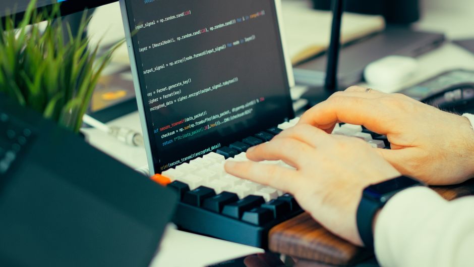 Przewodnik po podstawach programowania w Pythonie dla początkujących: Tworzenie prostych skryptów automatyzujących codzienne zadania