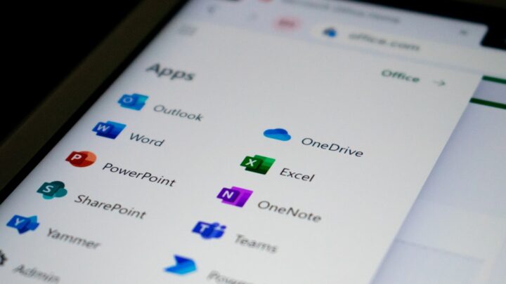 Rozwiązywanie problemów z kontem Microsoft: Od logowania po synchronizację danych i błędy w aplikacjach Windows.