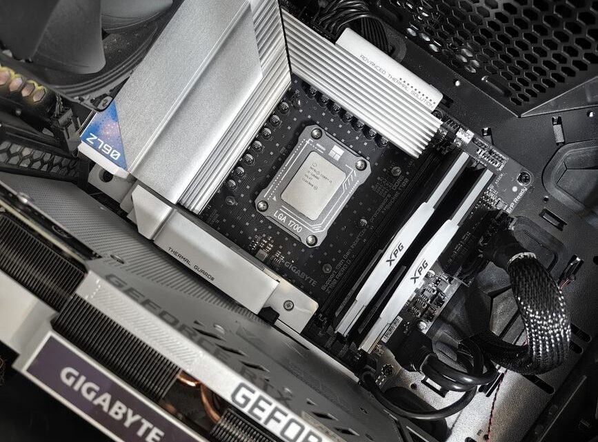 Wybór odpowiedniej płyty głównej do komputera gamingowego: Poradnik po kompatybilności, funkcjach i przyszłościowej rozbudowie (AMD/Intel)?