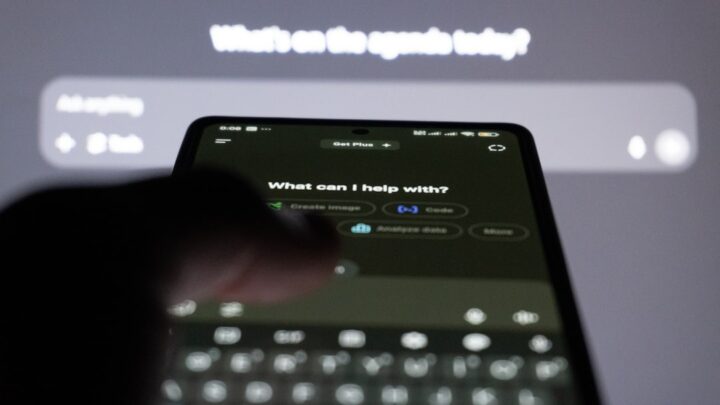 Jak używać funkcji „Live Captions” (Napisy na żywo) w Windows 10/11 i Androidzie: Automatyczna transkrypcja mowy w czasie rzeczywistym do zwiększenia dostępności i produktywności?