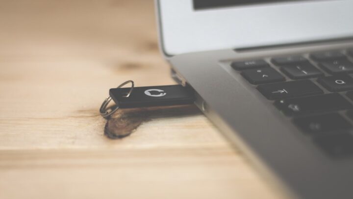 Live USB Linux: Ratuj dane i testuj stary PC!