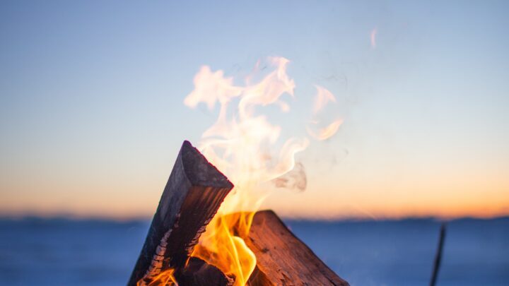 Jak rozpalić ognisko – praktyczny poradnik