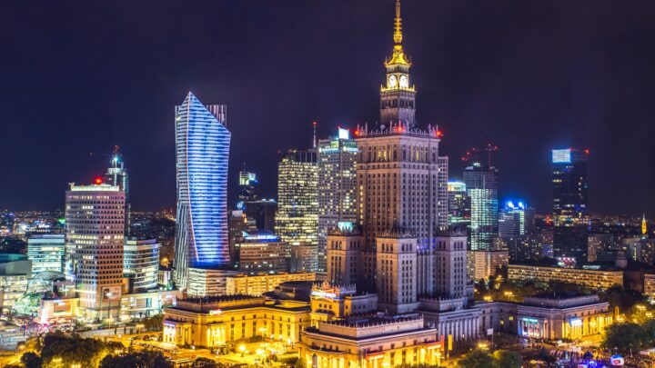 Jak dojechać do Warszawy – przewodnik dla podróżnych