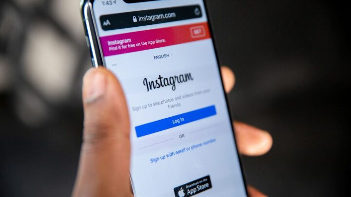 Jak anonimowo obejrzeć czyjś profil na Instagramie?