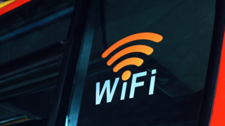 Słabe WiFi w domu? Sprawdź 5 sposobów jak wzmocnić sygnał i poprawić zasięg internetu bez kupowania nowego sprzętu