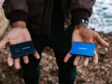 person holding blue visa card
