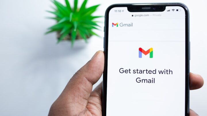 Jak skonfigurować konta pocztowe Gmail i Outlook na smartfonie Android?