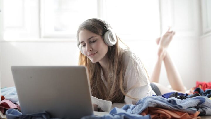 Słuchawki bezprzewodowe nie działają? Najczęstsze problemy i jak je szybko naprawić (Bluetooth, bateria, dźwięk)