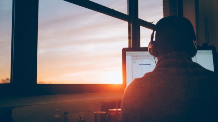 Jak skonfigurować system Windows do pracy zdalnej: Narzędzia, bezpieczeństwo i produktywność