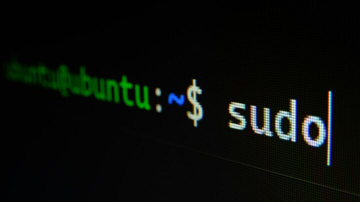 Jak odinstalować programy i aplikacje z Linuksa: Kompletny przewodnik po menedżerach pakietów i czyszczeniu systemu