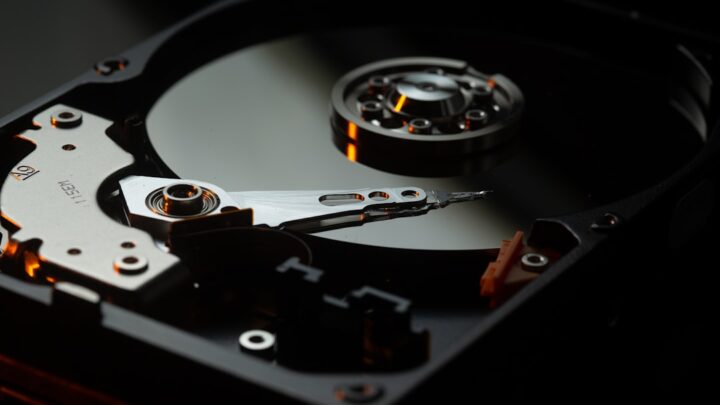 Jak odzyskać usunięte pliki z dysku twardego komputera (HDD/SSD) – darmowe i płatne narzędzia.