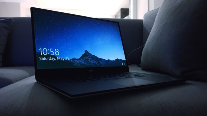 Jak skonfigurować i używać funkcji Dynamiczne Odświeżanie (Dynamic Refresh Rate) w Windows 11 do optymalizacji baterii i płynności obrazu w laptopach?