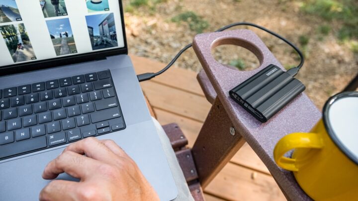 Kieszonkowa kopia zapasowa danych w podróży: Jak stworzyć niezawodny, off-line backup dla zdjęć i dokumentów na wyjazdach?