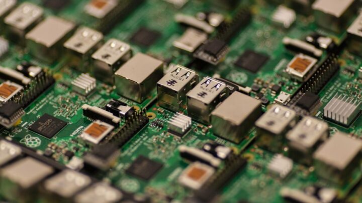 DIY Smart Home Hub z Raspberry Pi: Zigbee, Z-Wave, WiFi