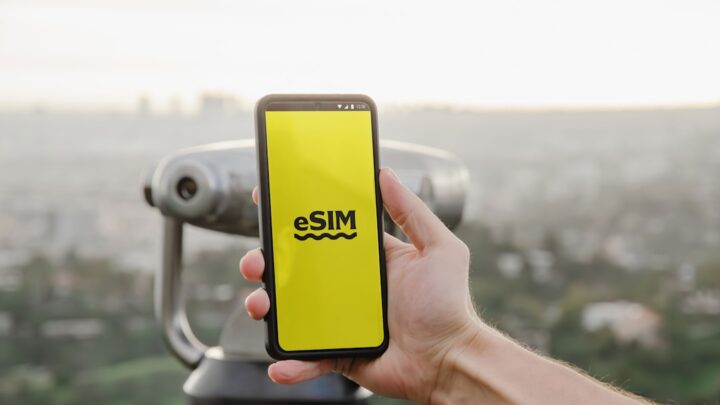 eSIM w smartfonie (Android/iPhone): Przewodnik i roaming
