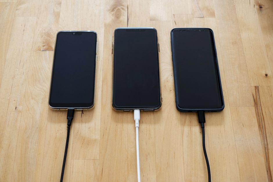 Smartfon nie ładuje się / ładuje wolno? Diagnostyka i naprawa