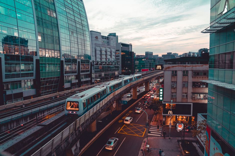 AI w transporcie publicznym: Optymalizacja tras i podróży