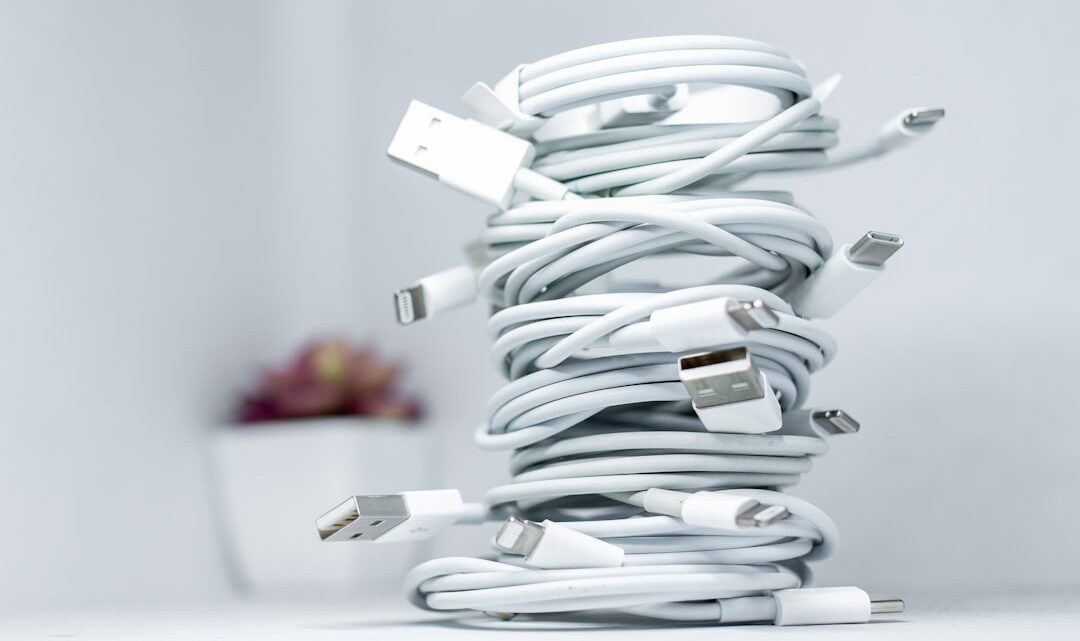 Bezpieczeństwo USB-C: Rozpoznaj podróbki kabli i ładowarek