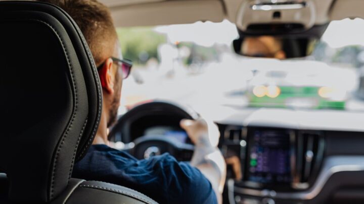 Inteligentne lusterko samochodowe DIY: Android Auto/CarPlay